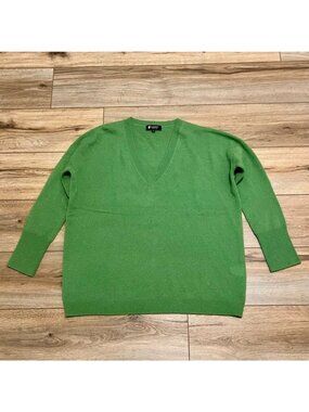 Cashmere Boutique V Neck Boyfriend Sweater SZ Medium Sage Green Oversized